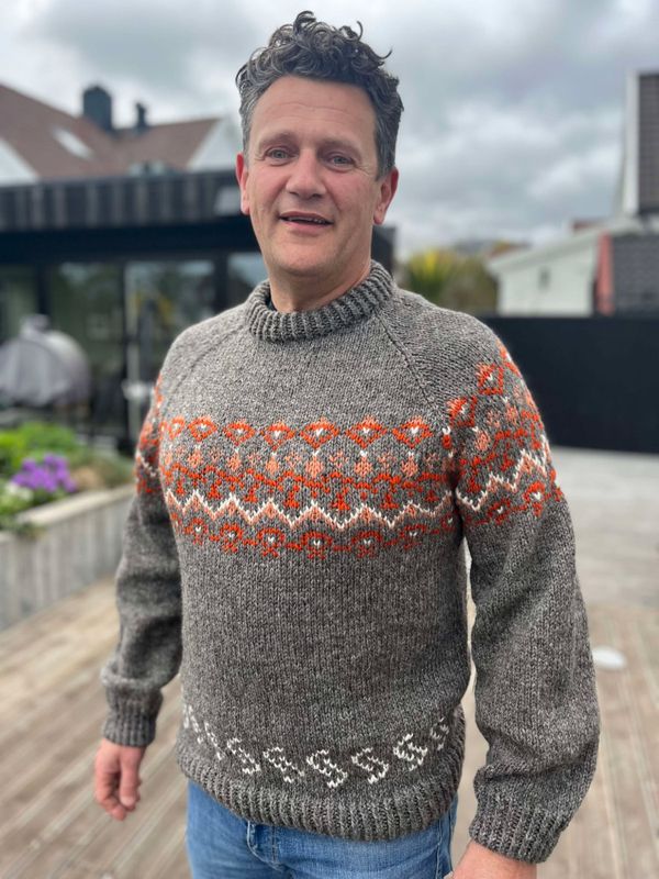 Ar sweater
