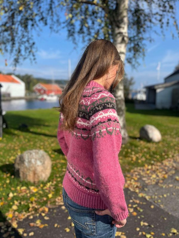 Randholm-genser, rosa - Ferdigstrikka