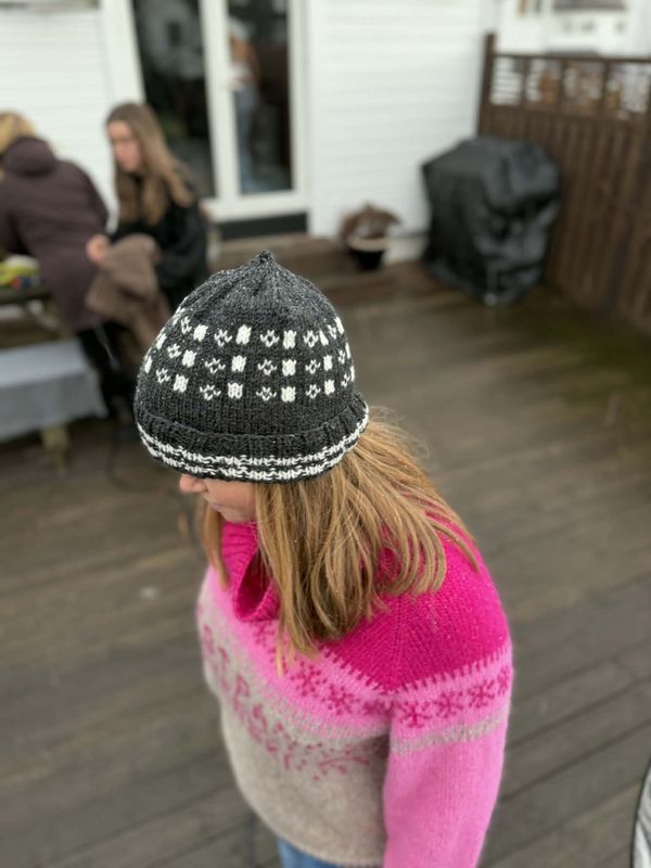 Lue til Is-genser (strikkepakke)