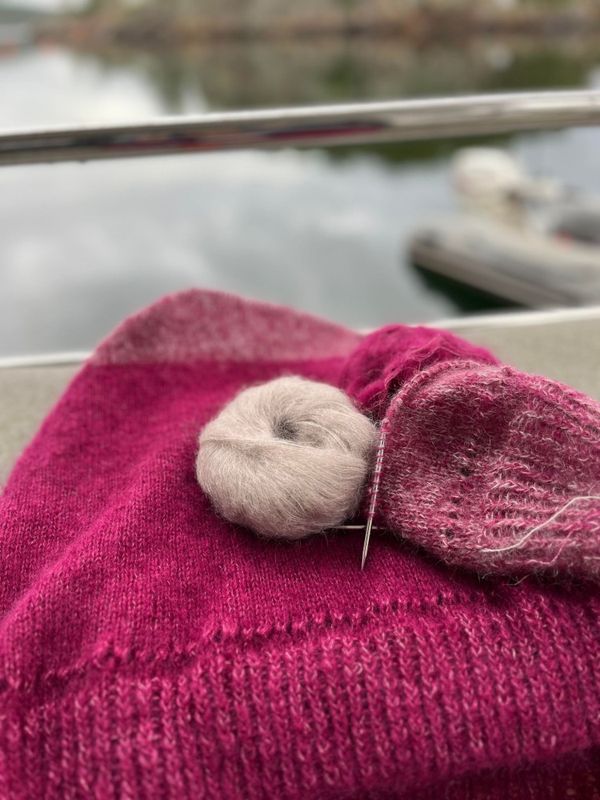 Sjursø-genser, rosa (strikkekappe)